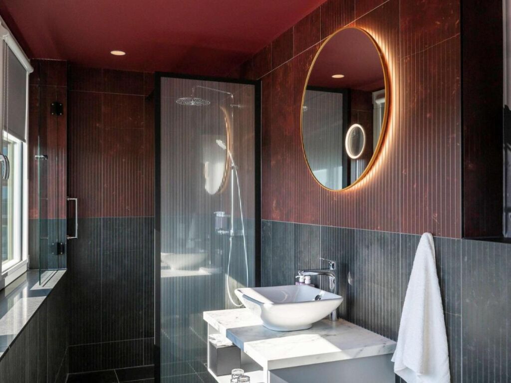  łazienka w Tribe Amsterdam City, fot. booking.com