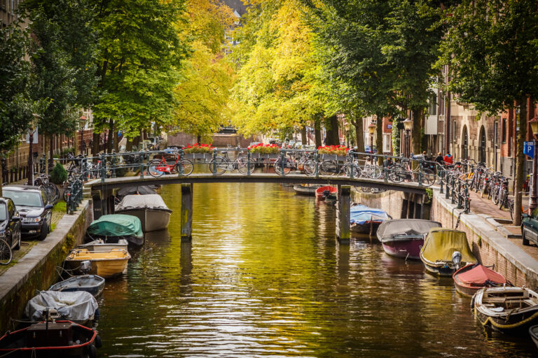 Dlaczego warto jechać do Amsterdamu?