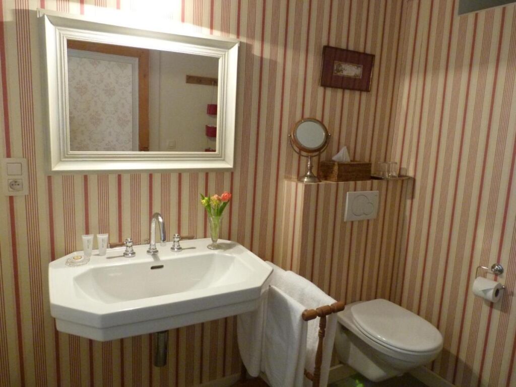  łazienka w Guesthouse Alizée, fot. booking.com