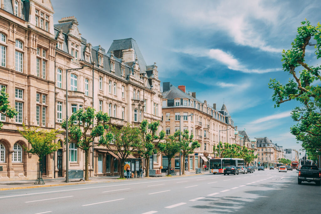 Luksemburg. Wysoka Władza Europejskiej Wspólnoty Węgla i Stali. Ruch uliczny, wiosna w Luksemburgu