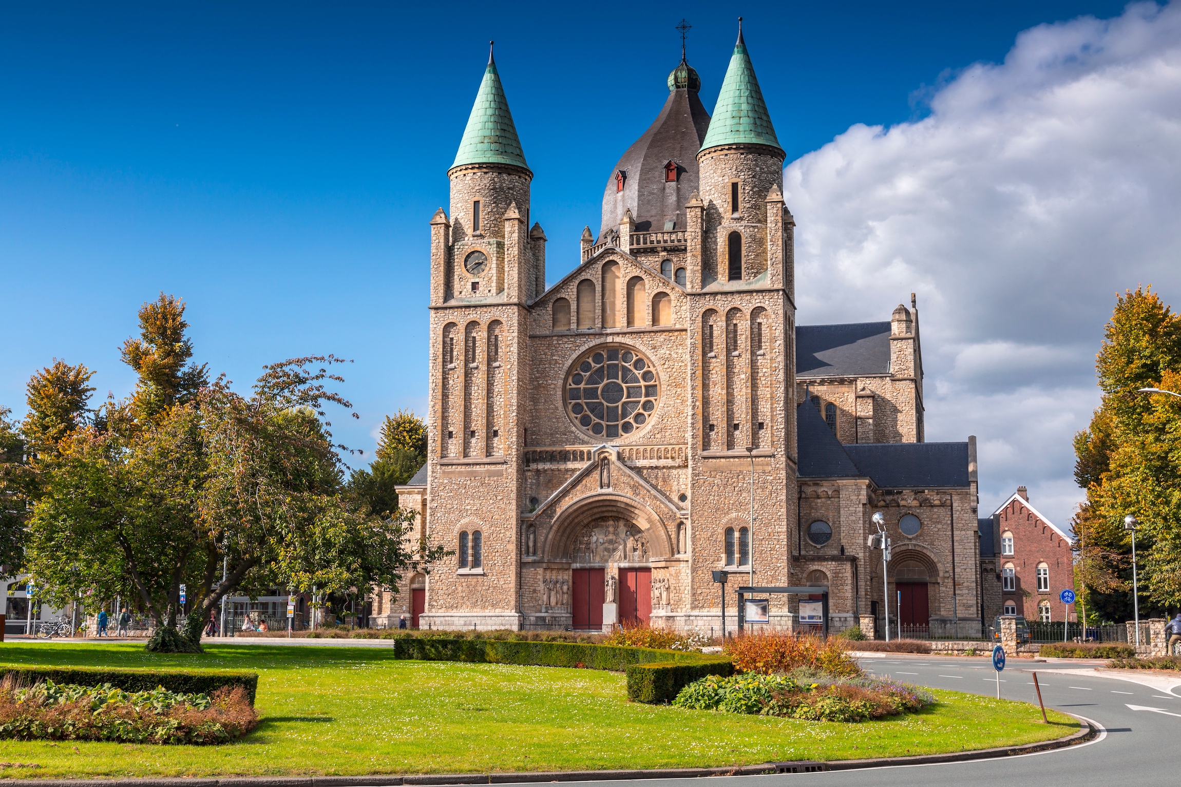 Kościół św. Lamberta lub Sint-Lambertuskerk w Maastricht w Holandii. Kościół został zbudowany w 1916 roku według projektu Huberta van Groenendaela.