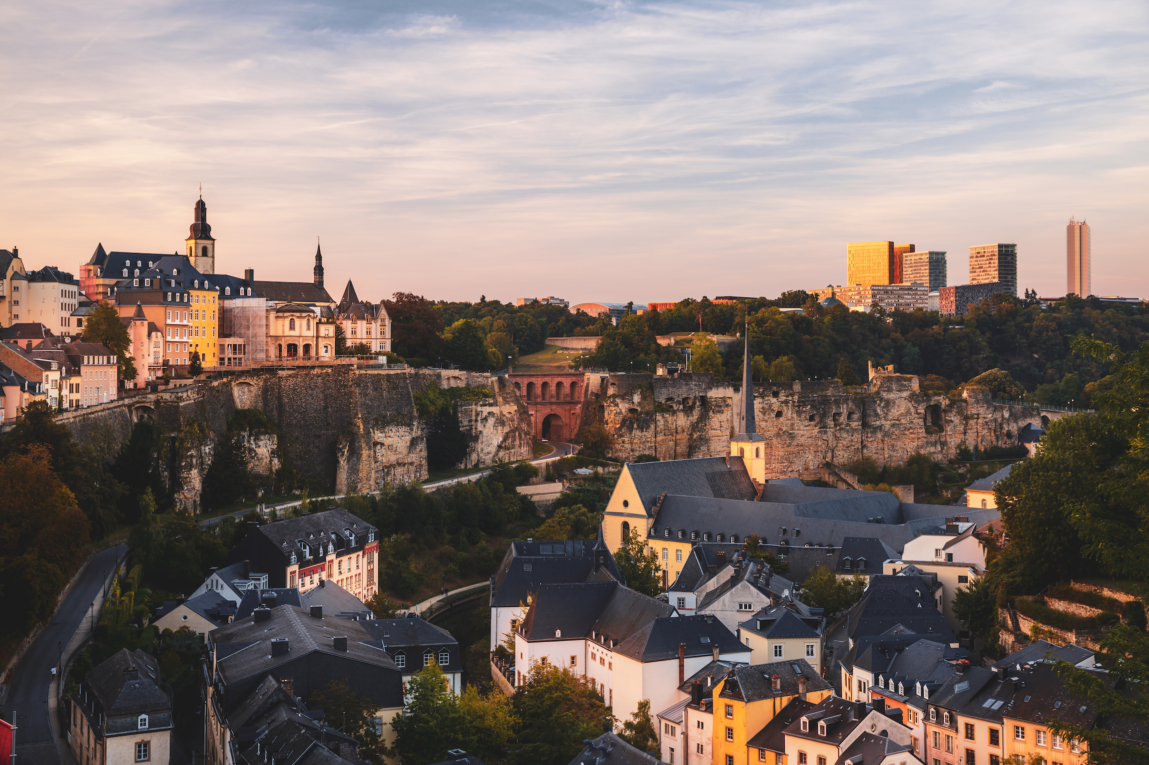 Wspaniały widok na stare miasto w Luksemburgu
