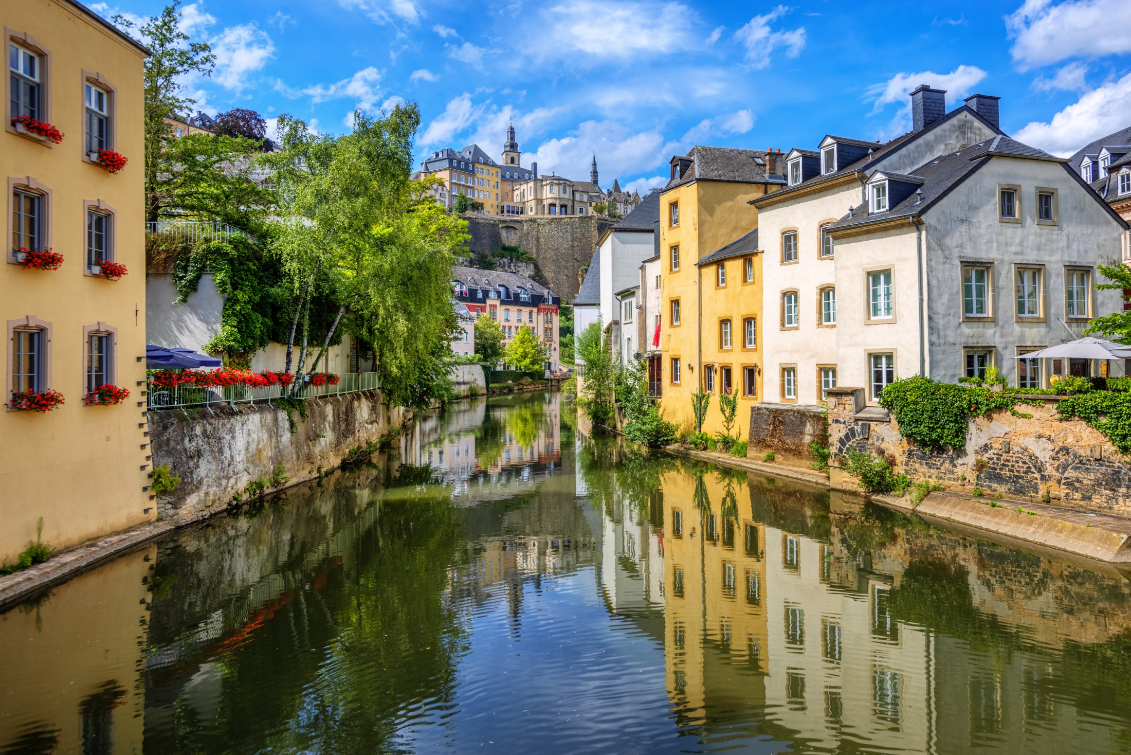 Miasto Luksemburg, stolica Wielkiego Księstwa Luksemburga, widok na centrum miasta, Stare Miasto, dzielnicę Grund i rzekę Alzette